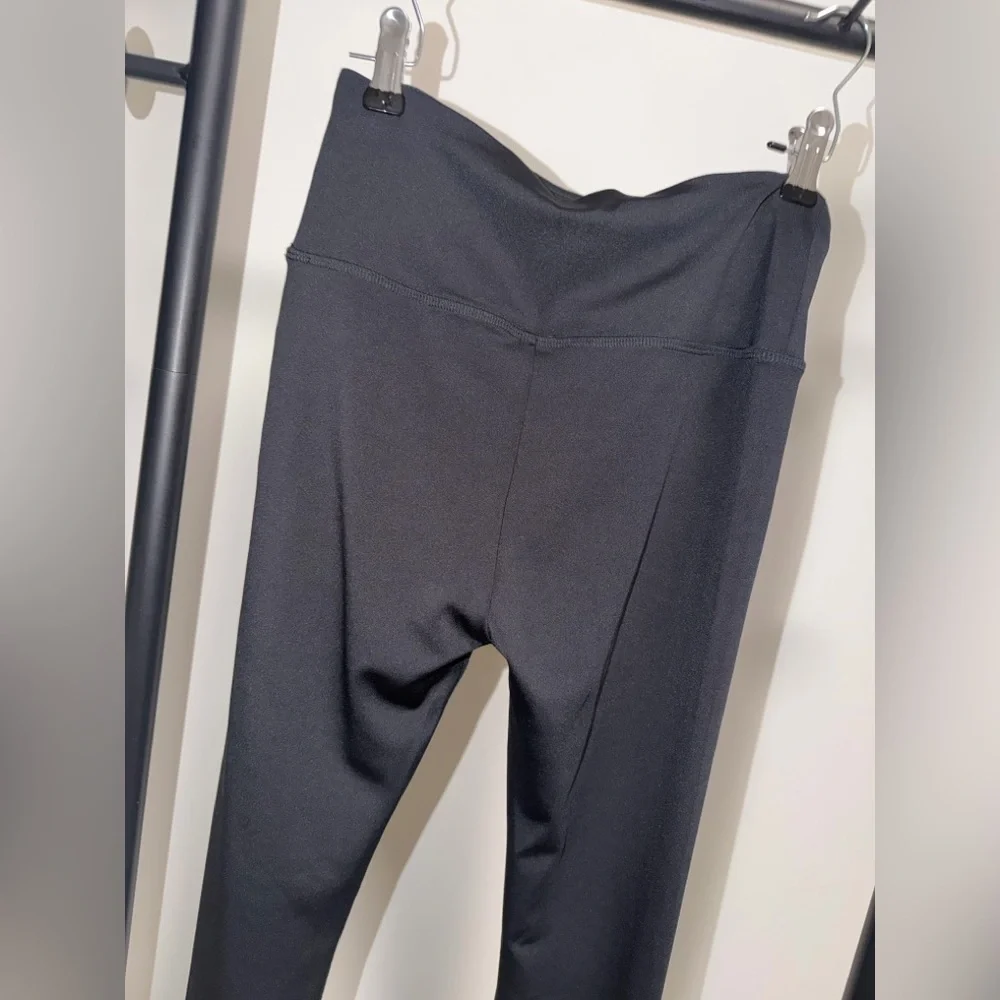 NWT |Lou & Grey Signature Softblend Black High Rise Leggings | Size XS - Picture 6 of 7